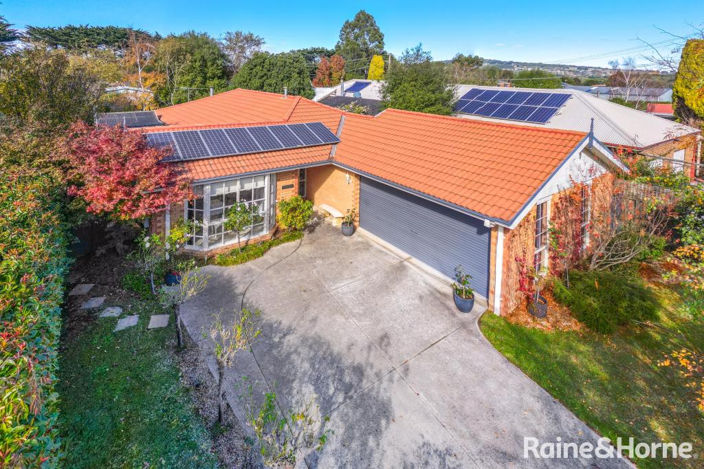 1 Sunny Park Cl, Gisborne, VIC 3437