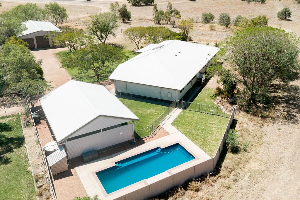 118 & 118a Falcon St, Longreach, QLD 4730