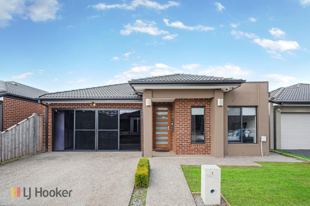 7 PICKERING ST, MICKLEHAM, VIC 3064