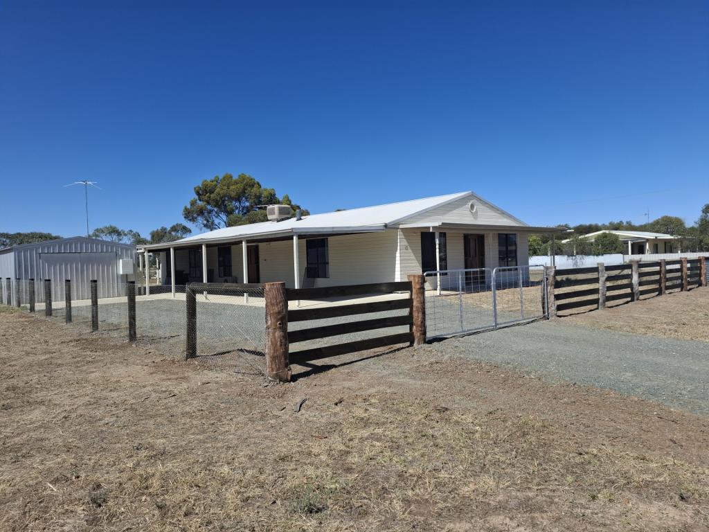 13 RAILWAY PL, GUNBOWER, VIC 3566