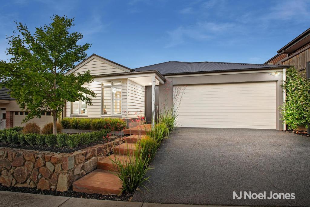 3 OUTLOOK DR, CHIRNSIDE PARK, VIC 3116