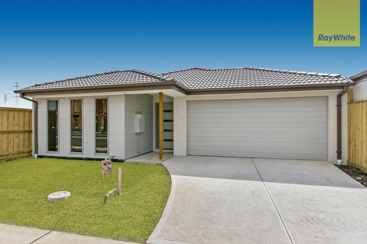 8 Weymouth Gra, Narre Warren, VIC 3805