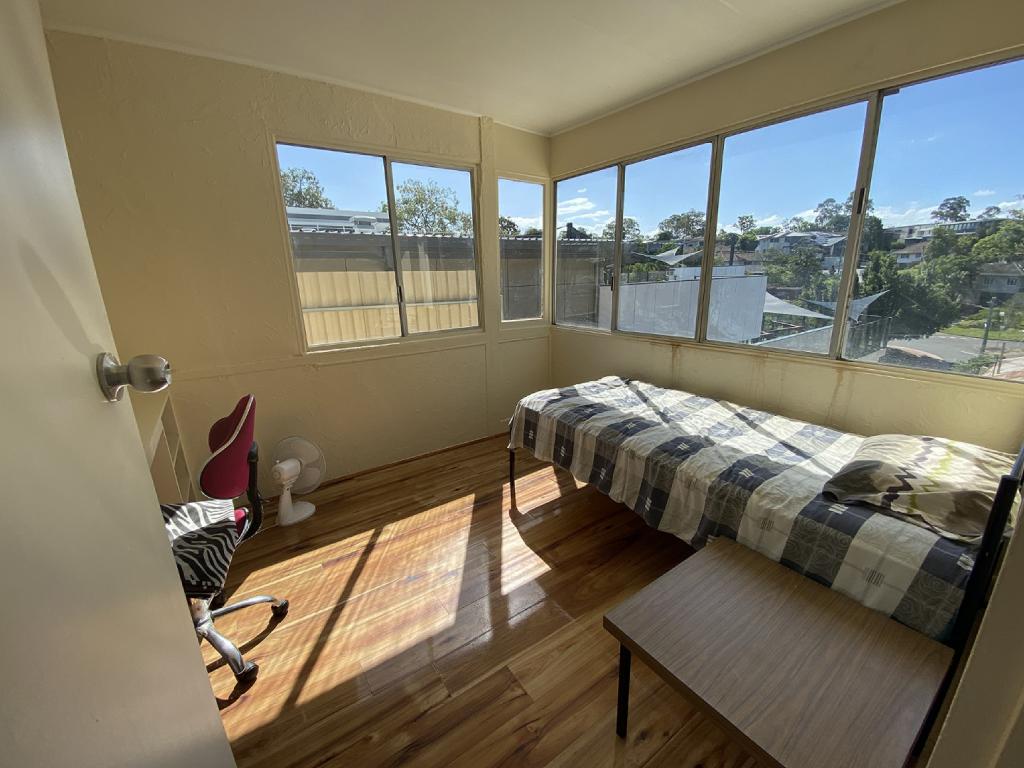 4/258 HAWKEN DR, ST LUCIA, QLD 4067