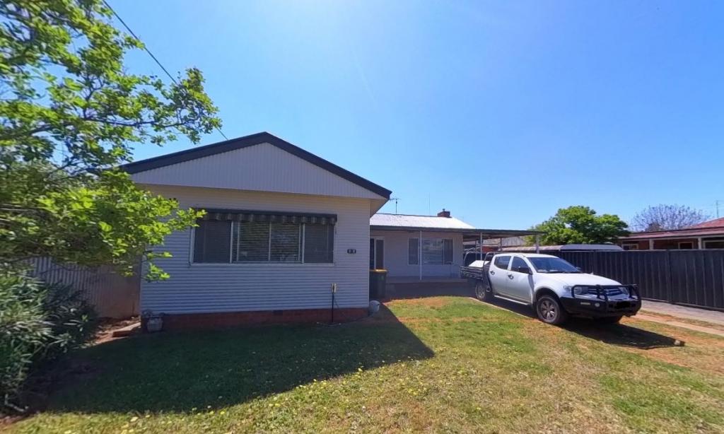 10 QUANDONG ST, LEETON, NSW 2705