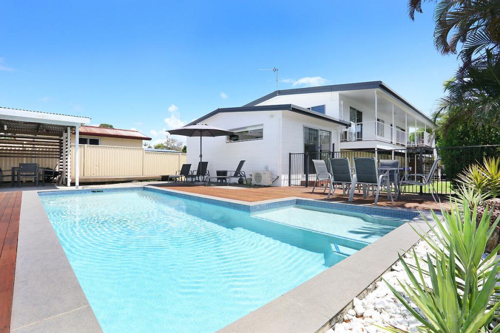 8 Plover Ave, Paradise Point, QLD 4216