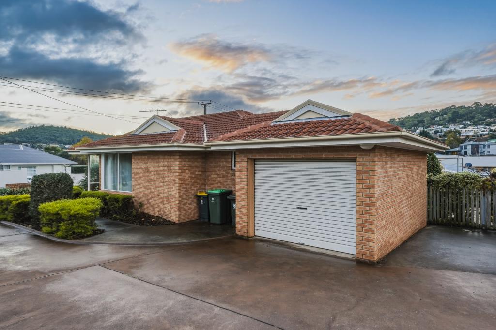 1/2 Liena Rd, Lindisfarne, TAS 7015