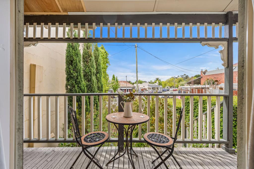 18 HOWE ST, DAYLESFORD, VIC 3460