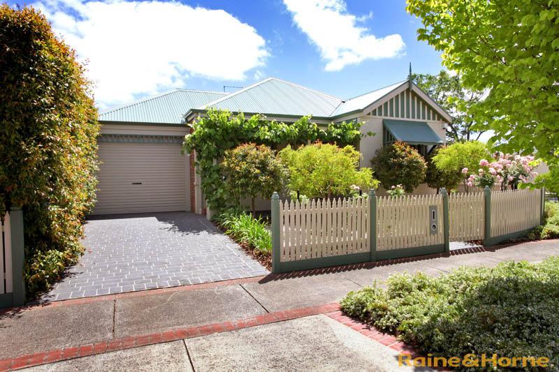 13 Palfrey Grn, Caroline Springs, VIC 3023