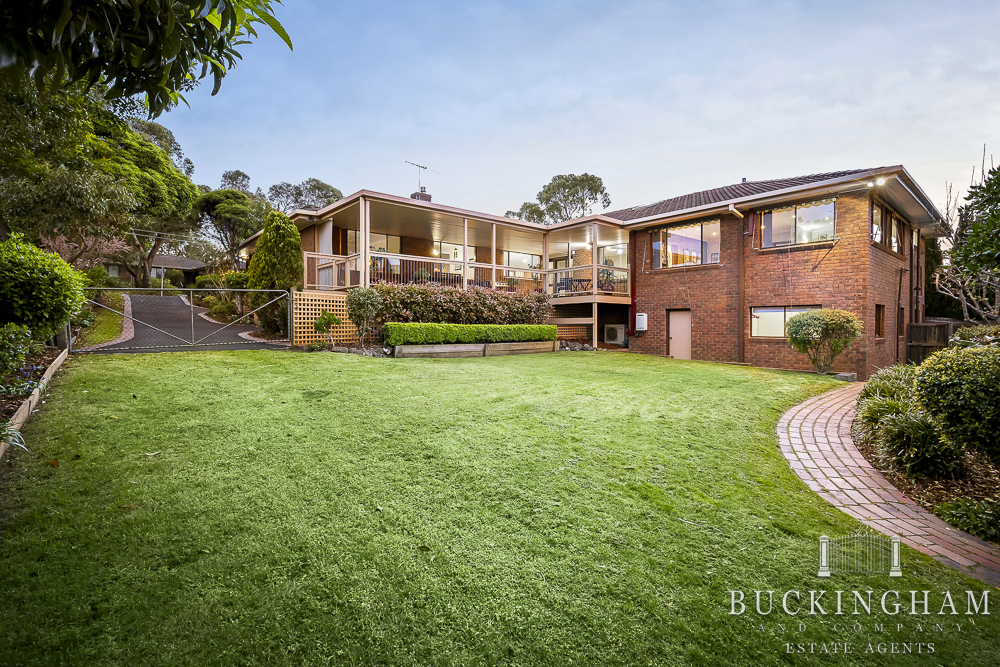 137 Mountain View Rd, Briar Hill, VIC 3088