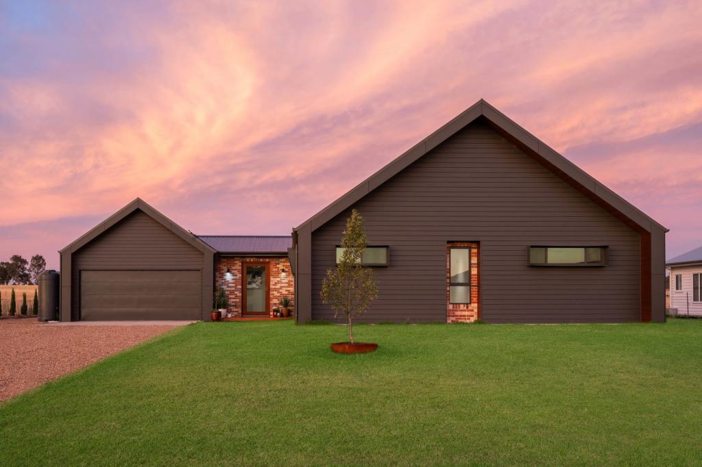 39 WEBSTER ST, BOMBIRA, NSW 2850