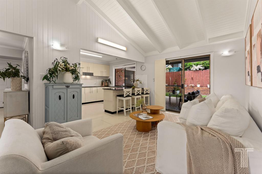 397 Winstanley St, Carindale, QLD 4152