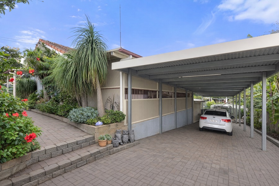10 ELWORTHY ST, HARLAXTON, QLD 4350