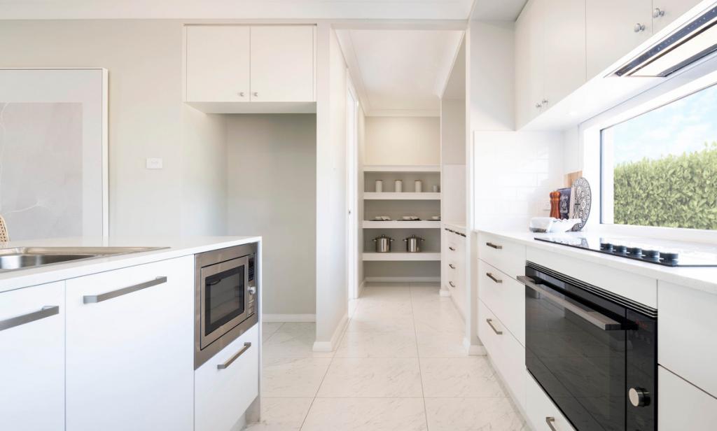 4 POSTMASTER DR, CALDERWOOD, NSW 2527