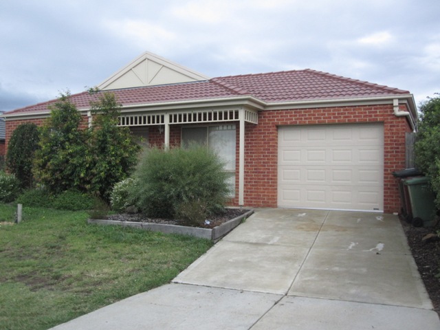 4 Fingleton Cres, Sunbury, VIC 3429