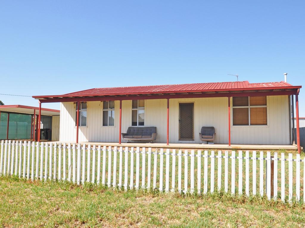 6 Gloucester St, Junee, NSW 2663