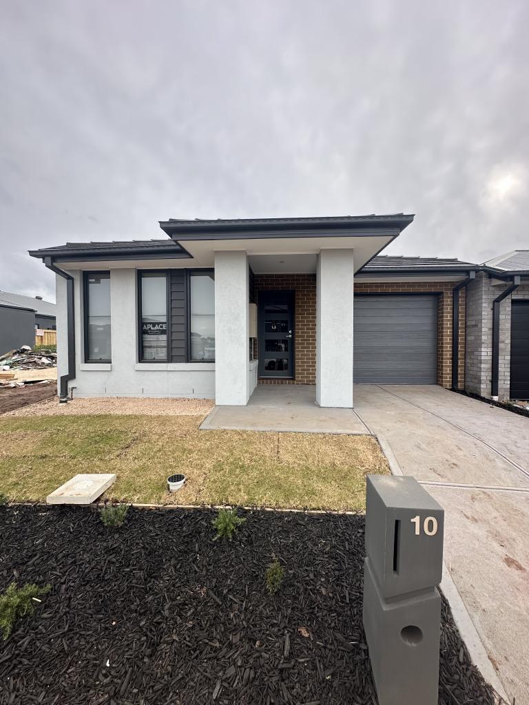 10 Uttar Way, Rockbank, VIC 3335