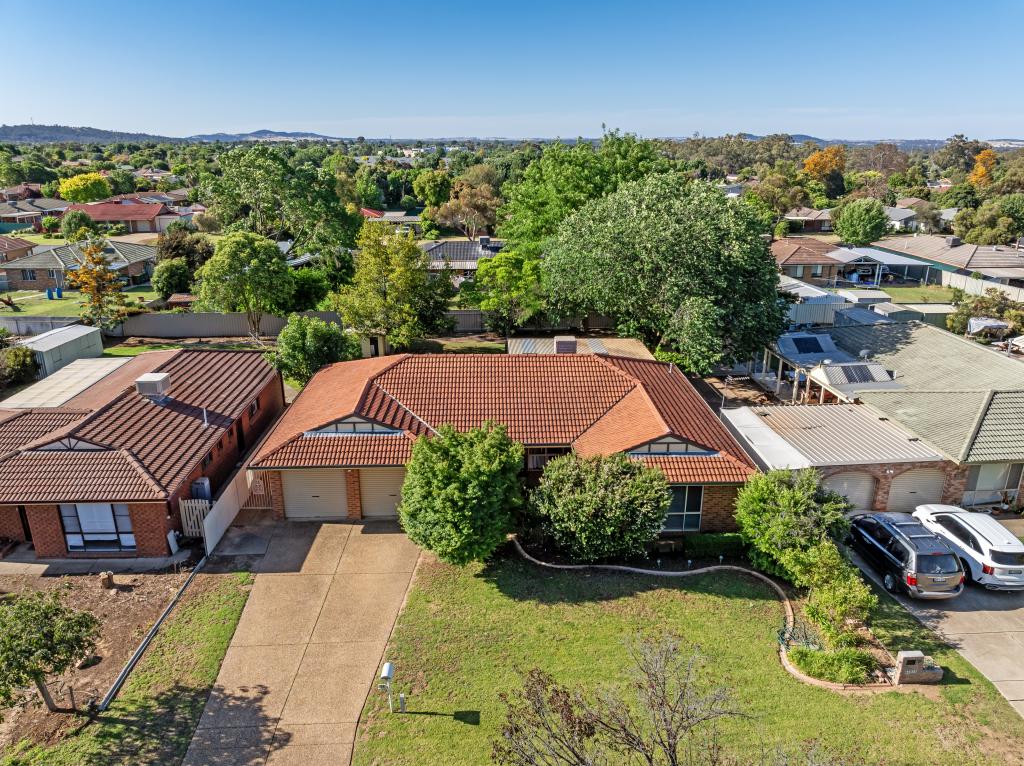 19 Balleroo Cres, Glenfield Park, NSW 2650