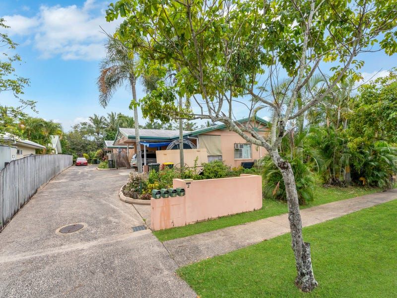 2/2 Ingham Ct, Mooroobool, QLD 4870