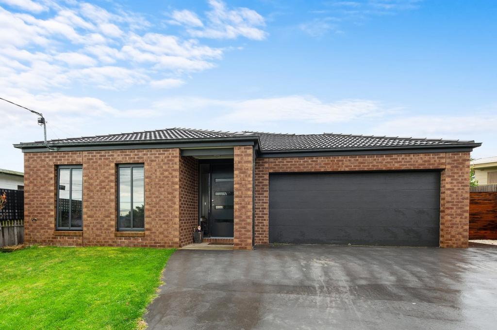 11 Surf Ct, Lakes Entrance, VIC 3909