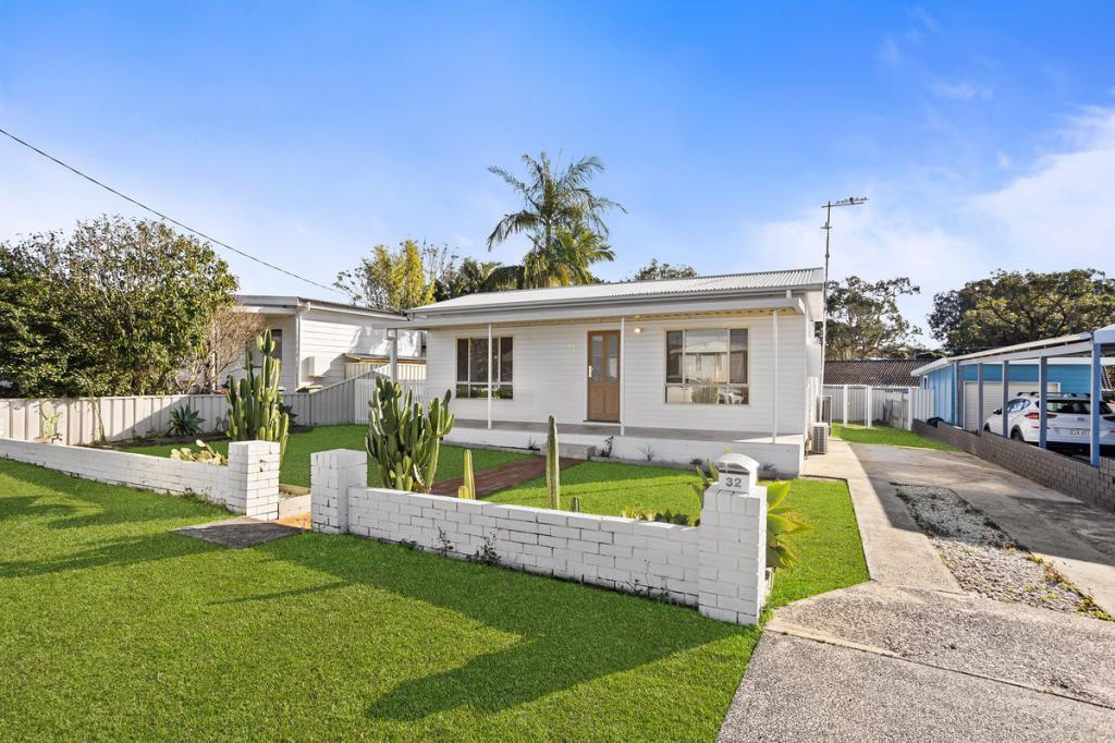 32 Fourth Ave, Toukley, NSW 2263