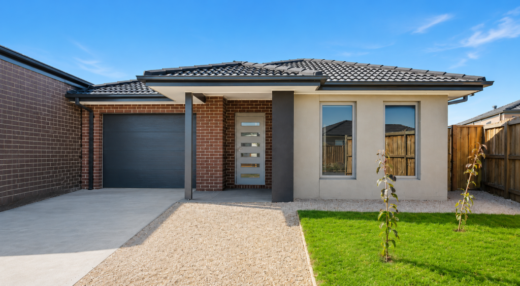 4 Trondheim St, Rockbank, VIC 3335