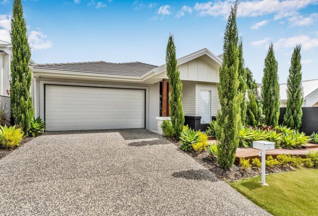 7 Cypress St, Park Ridge, QLD 4125