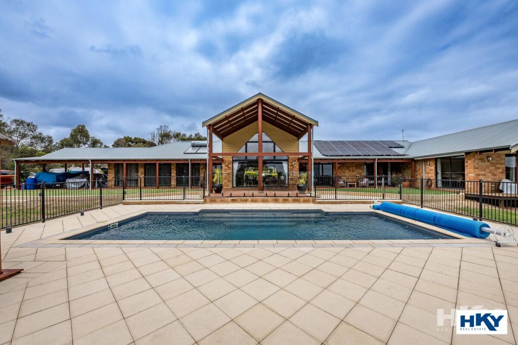 203 Alawoona Cir, Bullsbrook, WA 6084