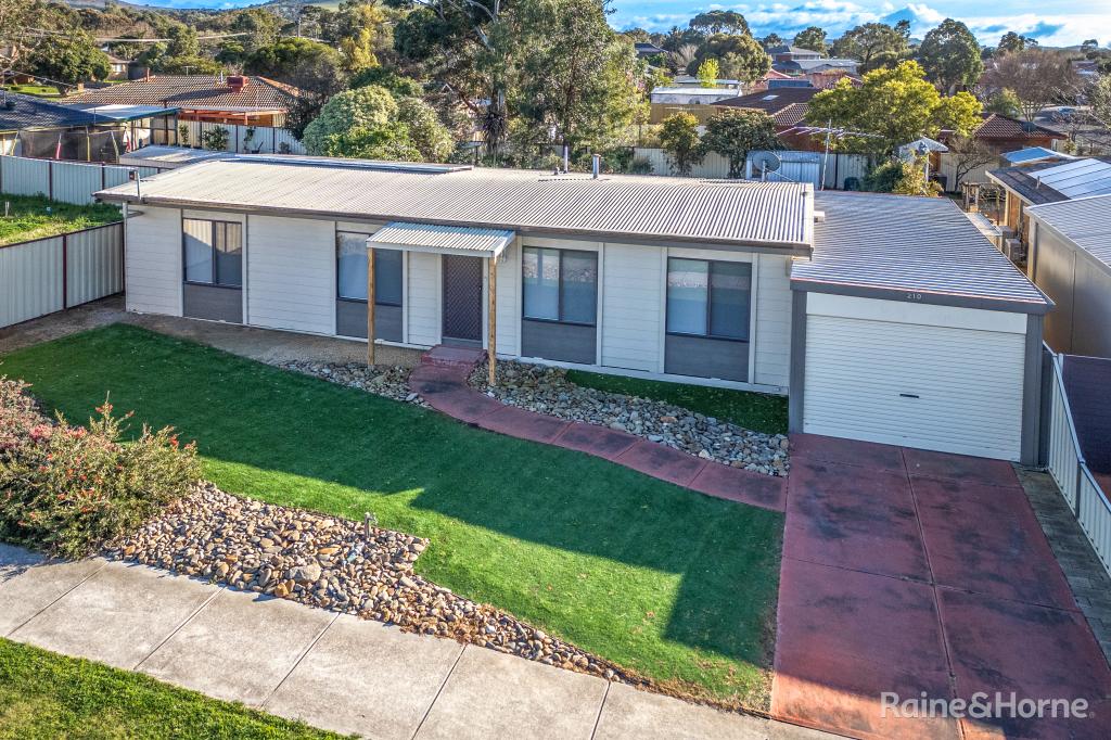 210 Mitchells Lane, Sunbury, VIC 3429