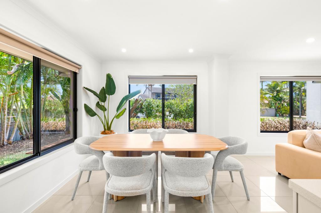 18 Lothian Ave, Bundall, QLD 4217