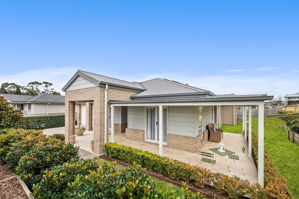 8 CAROLINE AVE, BOWRAL, NSW 2576