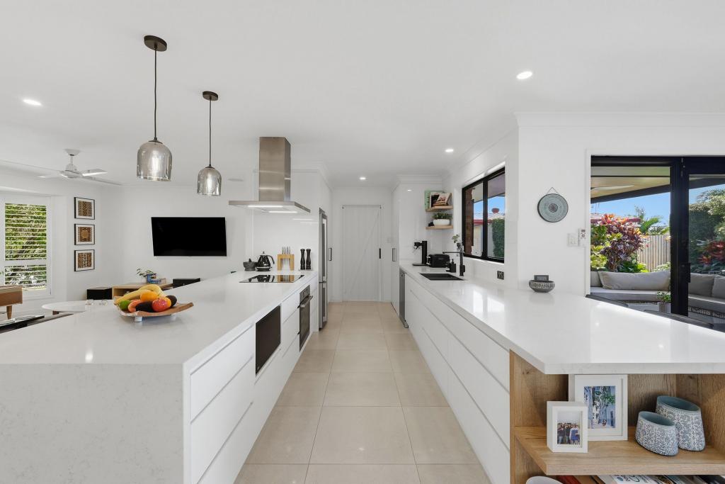 6 Breeana Ct, Mudgeeraba, QLD 4213