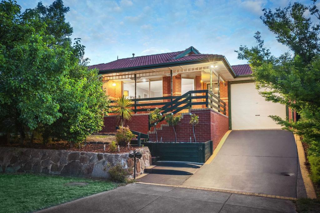 14 Valley View Cres, Berwick, VIC 3806