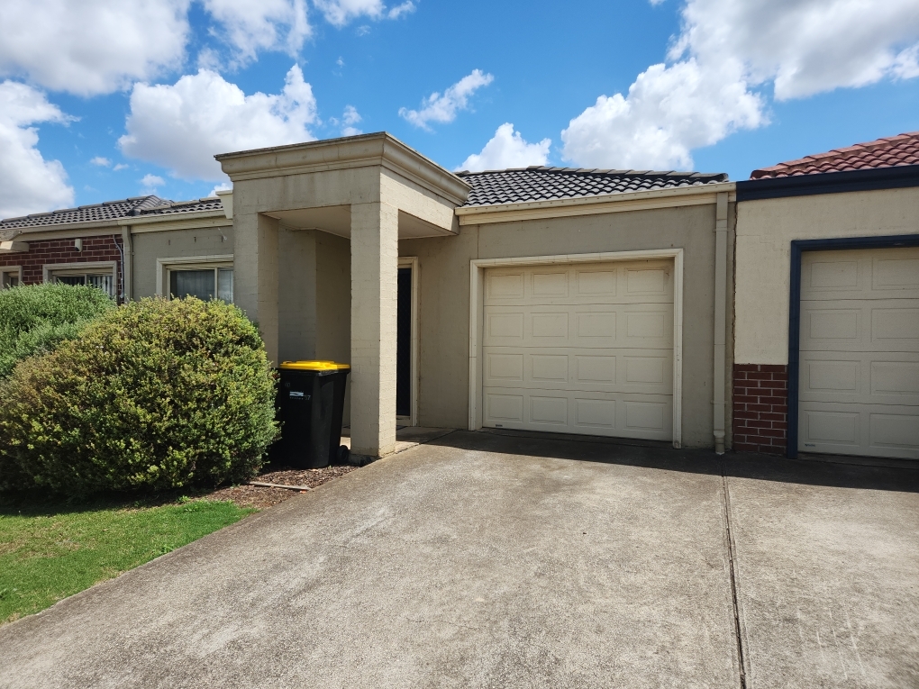 40/17 Crestmont Dr, Melton South, VIC 3338