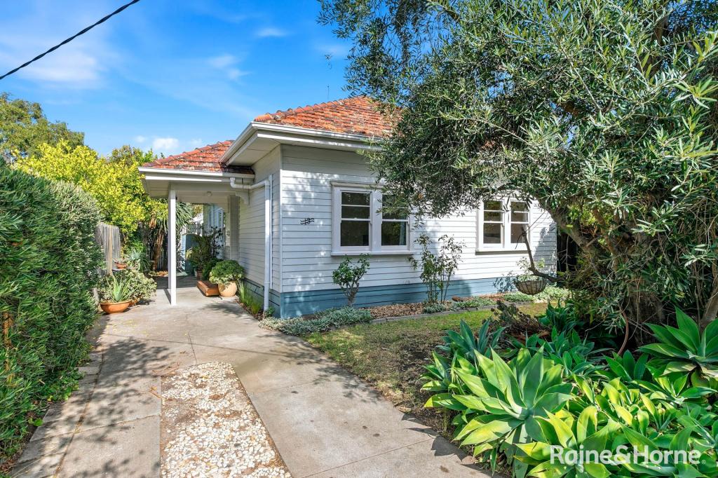 13 BLACKSHAWS RD, NEWPORT, VIC 3015