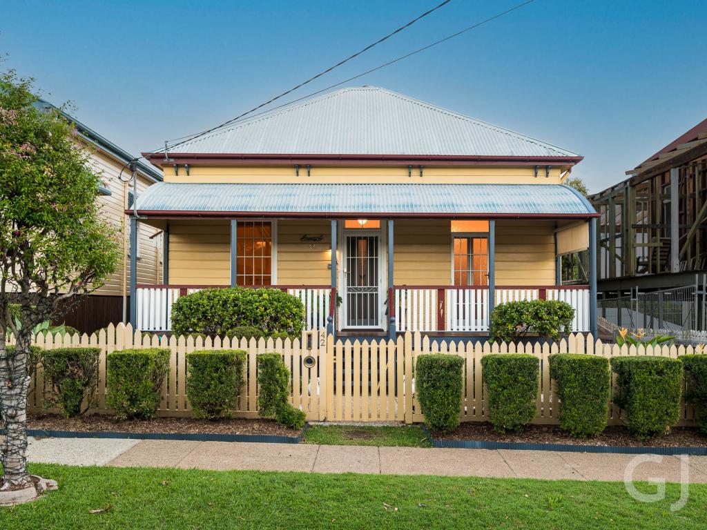 42 LOUDON ST, SANDGATE, QLD 4017