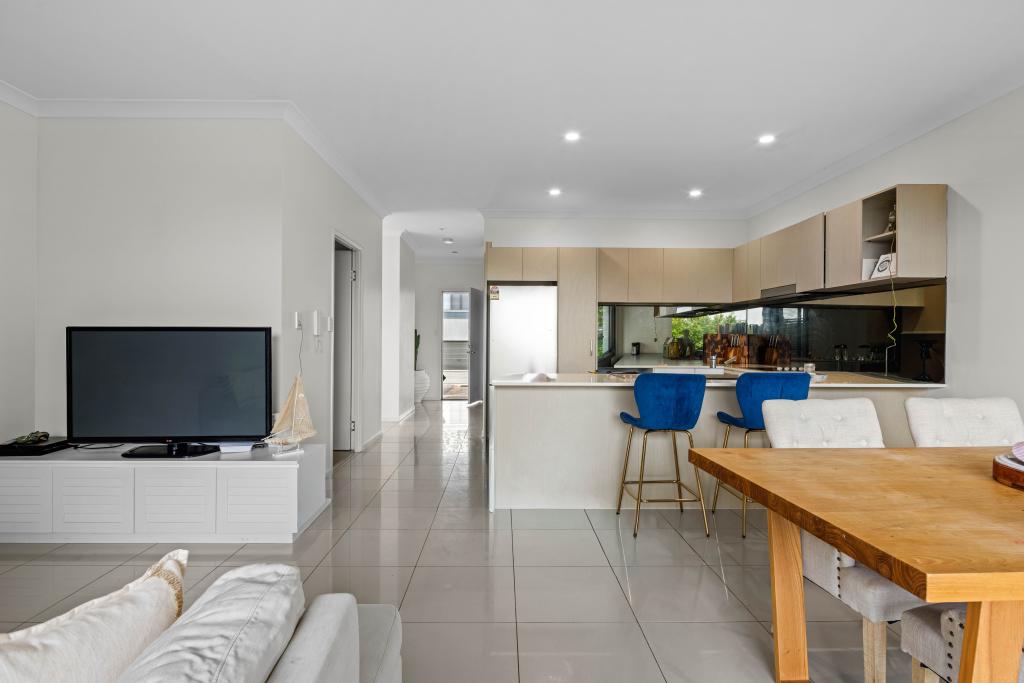 11/430 PINE RIDGE RD, COOMBABAH, QLD 4216