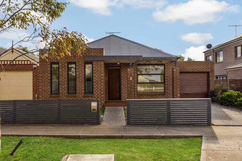 8 Rosella Cres, Caroline Springs, VIC 3023