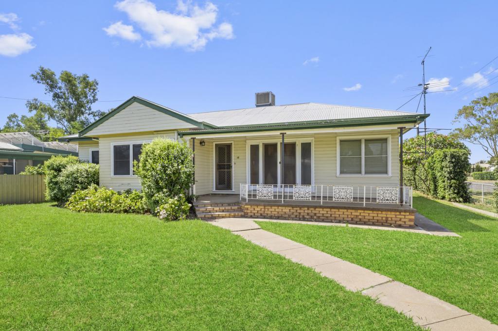 11 THOMPSON AVE, MOREE, NSW 2400