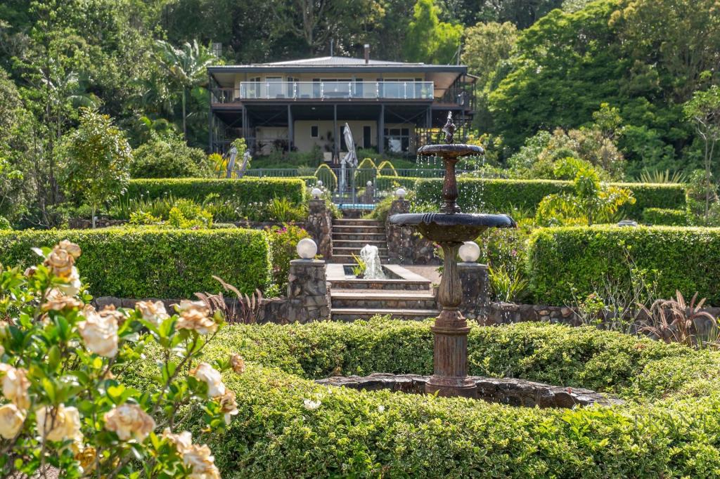 201 FLAXTON DR, MAPLETON, QLD 4560