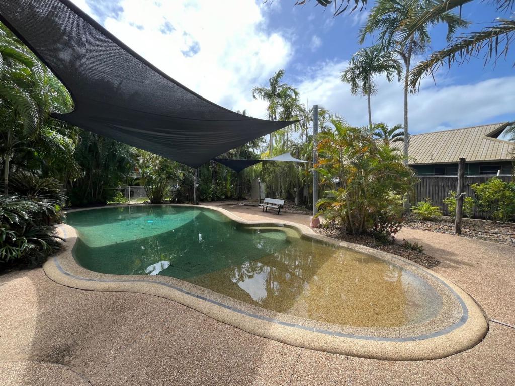 10 PELIKAN/11 BRIDGE RD, EAST MACKAY, QLD 4740