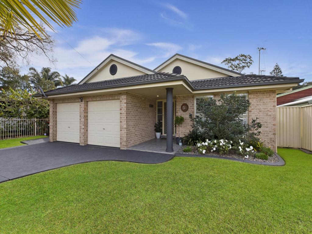 51 Seawind Tce, Berkeley Vale, NSW 2261