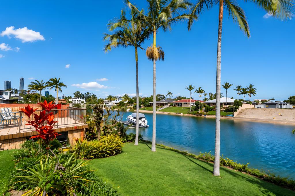 22 Bombala St, Broadbeach Waters, QLD 4218