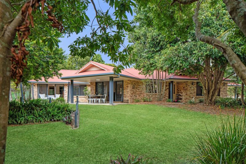 12 Kalmia Dr, Redland Bay, QLD 4165
