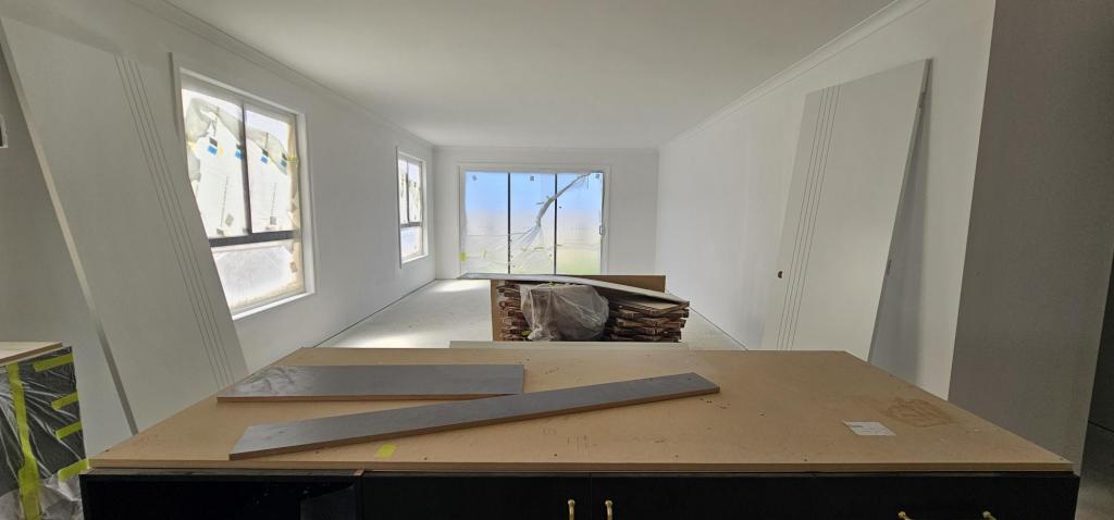 60 BEACONSFIELD DR, MICKLEHAM, VIC 3064