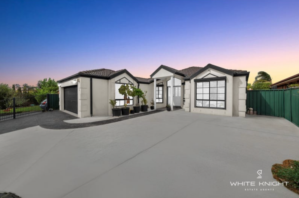 11 Flemming Ave, Burnside, VIC 3023