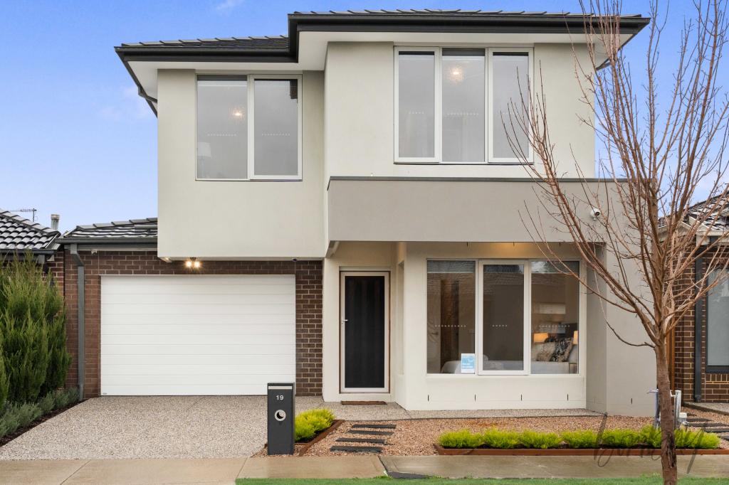 19 Oxbow St, Mickleham, VIC 3064
