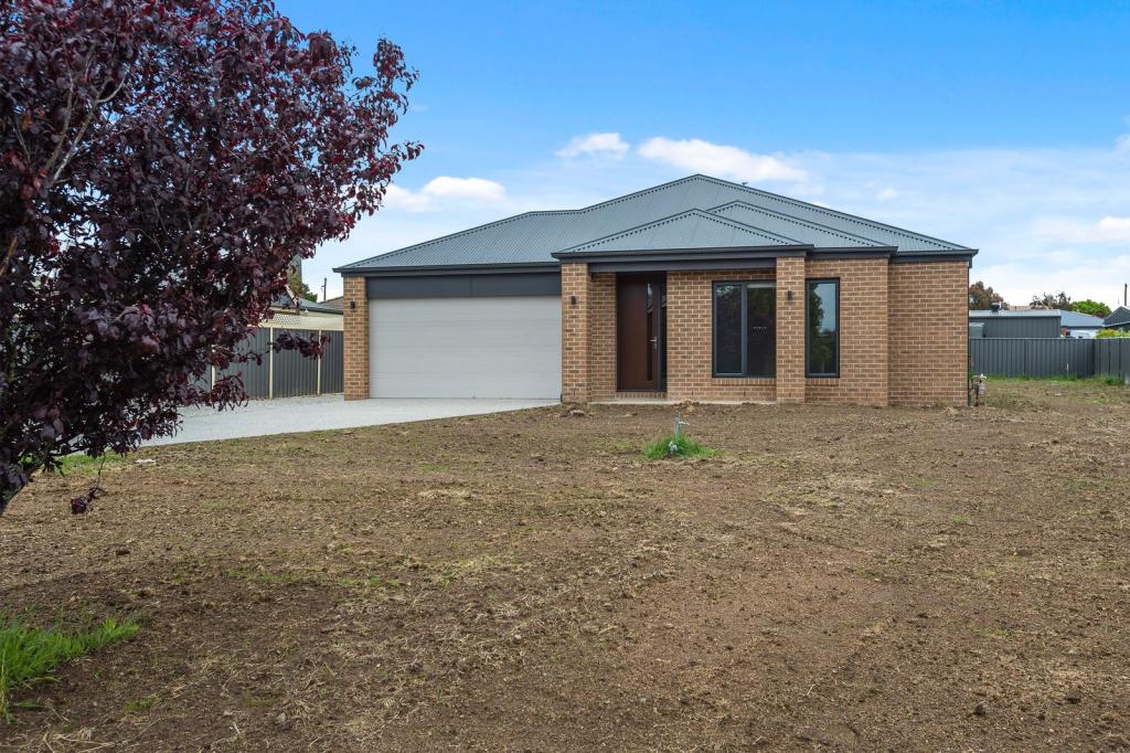 16 QUINN CRES, KYNETON, VIC 3444