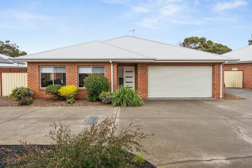 2/28 GORDON CRES, ROMSEY, VIC 3434