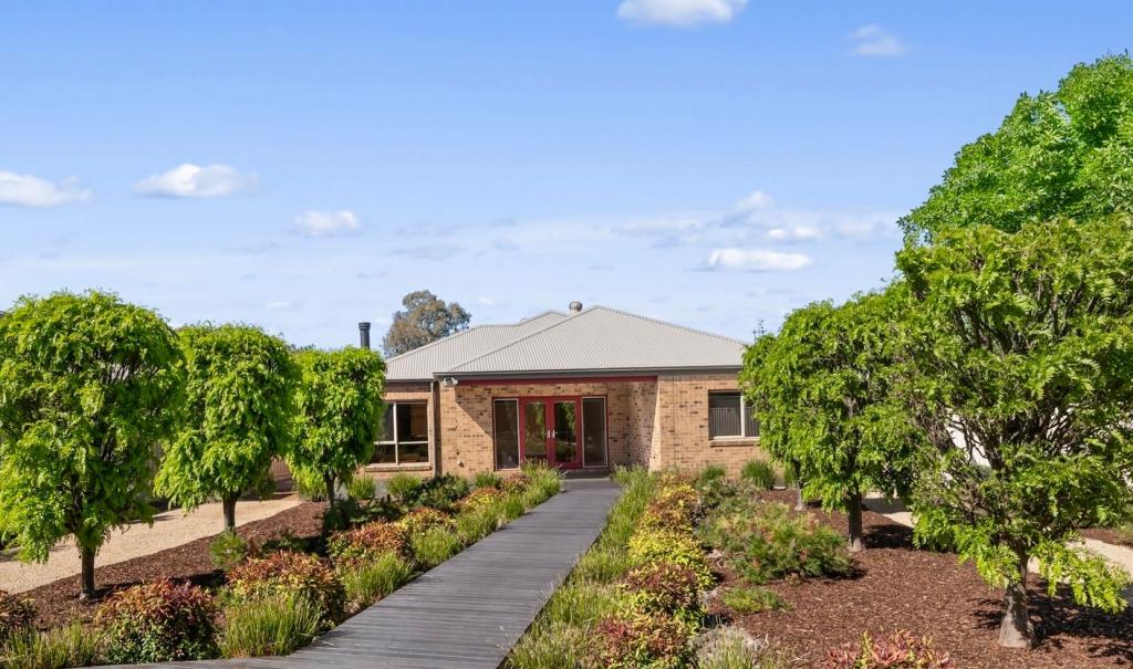 65 Cambridge Dr, Mansfield, VIC 3722