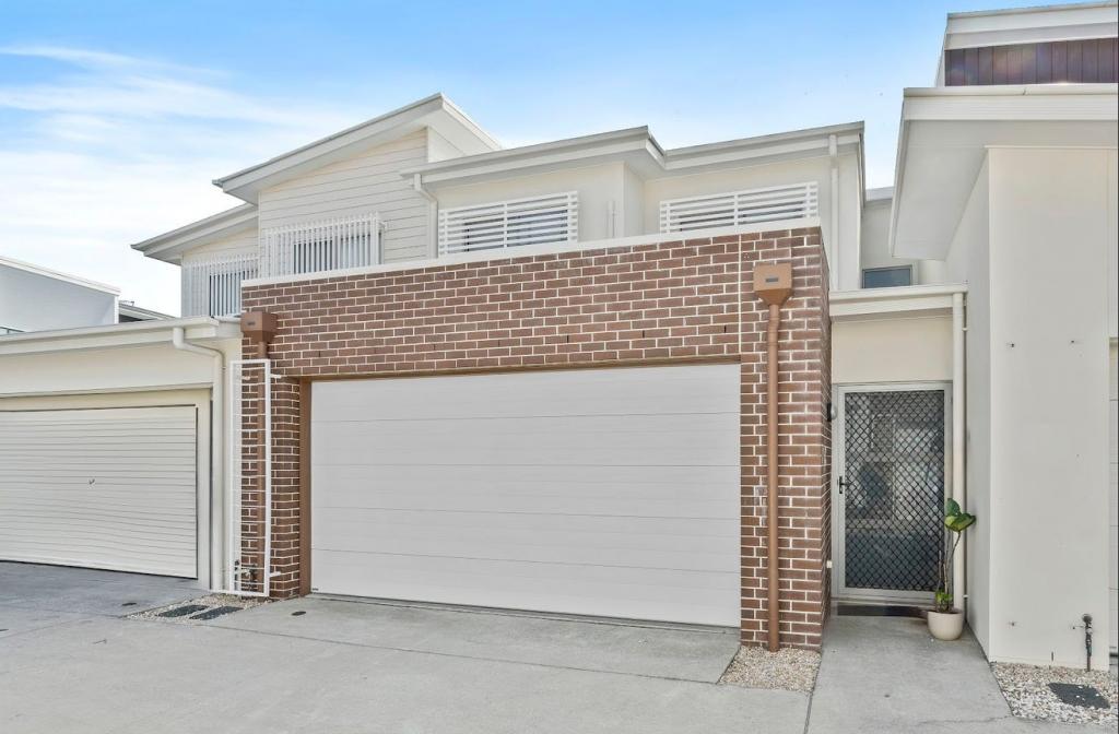 8/2 WATERS CL, HOPE ISLAND, QLD 4212